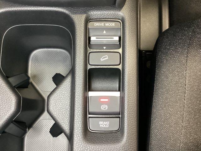 ヴェゼル e:HEVX 光触媒抗菌消臭施工済 前後障害物センサー AAC 1オーナ イモビライザー スマ-トキ- 誤発進抑制 PW リアカメラ クルコン ESC ETC装備 キーフリー LEDヘッドランプ ナビTV ABS(10枚目)