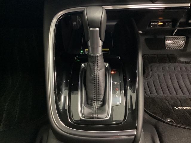 ヴェゼル e:HEVZ 中古スタッドレスタイヤ、純正メモリーナビ、ドライブレコーダー前後装着+ETC付 当社デモカー 盗難防止装置 1オーナー ドラレコ付き Rカメラ フルセグテレビ スマ-トキ- ETC車載器 Pセンサー(11枚目)