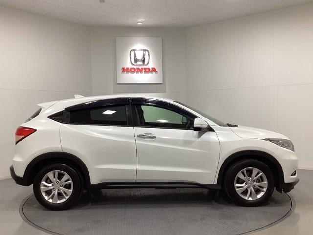 ヴェゼル X・ホンダセンシング 光触媒抗菌消臭施工済 シートヒーター Rカメラ Wエアバッグ 盗難防止 アクティブクルーズコントロール オートエアコン LEDランプ 衝突軽減ブレ-キ パワステ カーテンエアバック USBポート(4枚目)