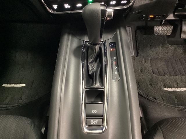 ヴェゼル X・ホンダセンシング 光触媒抗菌消臭施工済 シートヒーター Rカメラ Wエアバッグ 盗難防止 アクティブクルーズコントロール オートエアコン LEDランプ 衝突軽減ブレ-キ パワステ カーテンエアバック USBポート(8枚目)