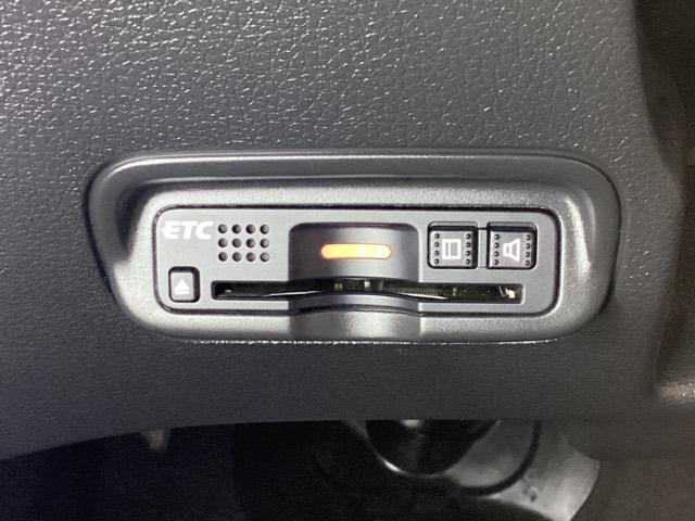 ヴェゼル X・ホンダセンシング 光触媒抗菌消臭施工済 シートヒーター Rカメラ Wエアバッグ 盗難防止 アクティブクルーズコントロール オートエアコン LEDランプ 衝突軽減ブレ-キ パワステ カーテンエアバック USBポート(14枚目)