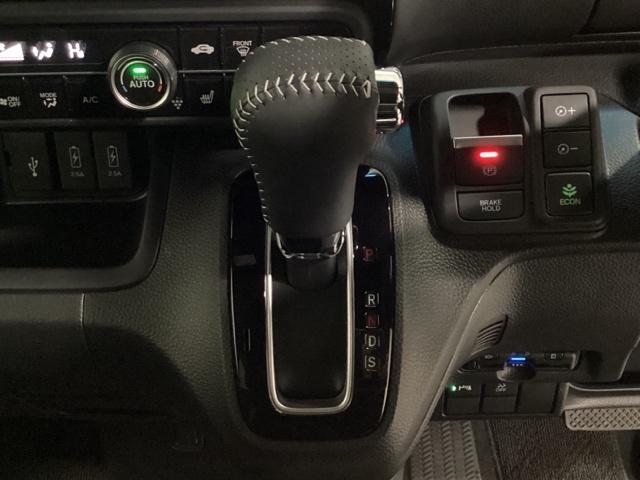 N-BOXカスタム L ドライブレコーダー前後 シートヒーター リモコンエンジンスターター 光触媒抗菌消臭施工済 Pソナー 1オーナー サイドエアバッグ ナビTV Aストップ ベンチシート キーフリーシステム LEDライト(8枚目)