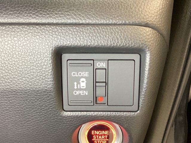 N-BOXカスタム L ドライブレコーダー前後 シートヒーター リモコンエンジンスターター 光触媒抗菌消臭施工済 Pソナー 1オーナー サイドエアバッグ ナビTV Aストップ ベンチシート キーフリーシステム LEDライト(14枚目)