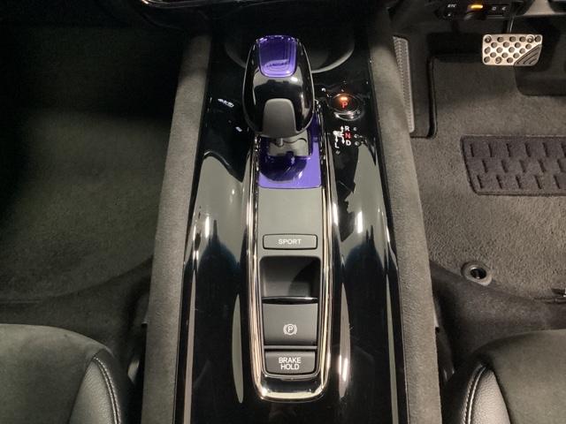 ヴェゼル ハイブリッドＲＳ・ホンダセンシング　ワンオーナー・光触媒抗菌消臭施工済・ドラレコ前・ＥＴＣセットアップ　ＥＴＣ付　１オ－ナ－　サイドＳＲＳ　Ｒカメ　フルオートエアコン　ＵＳＢ接続　両席エアバック　スマキー　オートクルーズコントロール（8枚目）