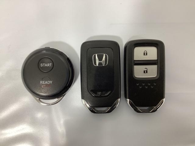 フィット １３Ｇ・Ｆパッケージファインエディション　ワンオーナー　フルセグＴＶ　ＤＶＤ再生　バックカメラ　リモコンエンジンスターター付　光触媒抗菌消臭施工済　インテリキー　１オ－ナ－　イモビライザー　ＡＵＴＯエアコン　Ｒカメラ　横滑り防止装置　キーレス（12枚目）