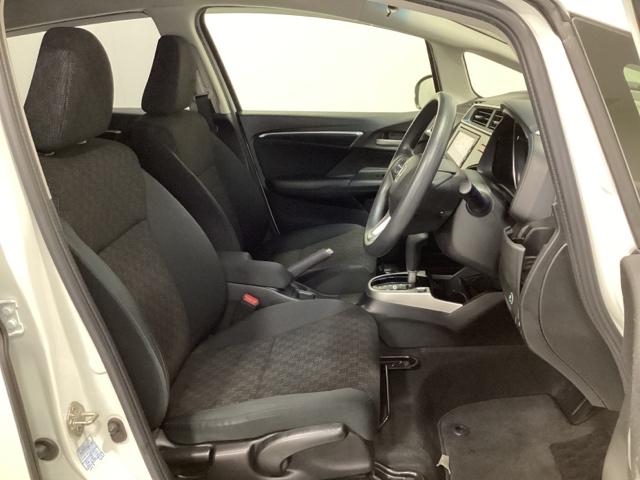 フィット １３Ｇ・Ｆパッケージファインエディション　ワンオーナー　フルセグＴＶ　ＤＶＤ再生　バックカメラ　リモコンエンジンスターター付　光触媒抗菌消臭施工済　インテリキー　１オ－ナ－　イモビライザー　ＡＵＴＯエアコン　Ｒカメラ　横滑り防止装置　キーレス（16枚目）