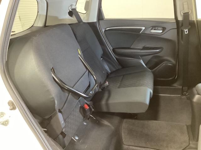 フィット １３Ｇ・Ｆパッケージファインエディション　ワンオーナー　フルセグＴＶ　ＤＶＤ再生　バックカメラ　リモコンエンジンスターター付　光触媒抗菌消臭施工済　インテリキー　１オ－ナ－　イモビライザー　ＡＵＴＯエアコン　Ｒカメラ　横滑り防止装置　キーレス（17枚目）