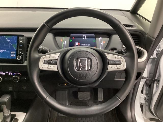 フィット ｅ：ＨＥＶホーム　ワンオーナー　中古スタッドレスタイヤ、純正メモリーナビ、ドライブレコーダー前後装着＋ＥＴＣ付　当社デモカー　前後誤発進抑制機能　クリソナ　助手席エアバッグ　運転席エアバッグ　１オナ　試乗車ＵＰ　ＡＢＳ（14枚目）