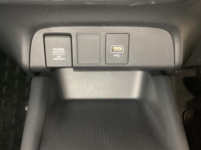 フィット ｅ：ＨＥＶホーム　ワンオーナー　中古スタッドレスタイヤ、純正メモリーナビ、ドライブレコーダー前後装着＋ＥＴＣ付　当社デモカー　前後誤発進抑制機能　クリソナ　助手席エアバッグ　運転席エアバッグ　１オナ　試乗車ＵＰ　ＡＢＳ（20枚目）