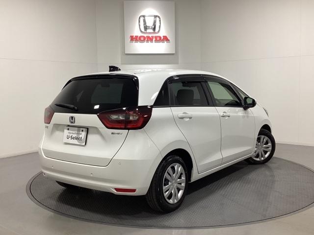 フィット e:HEVホーム ワンオーナー 中古スタッドレスタイヤ、純正メモリーナビ、ドライブレコーダー前後装着+ETC付 当社デモカー 前後誤発進抑制機能 クリソナ 助手席エアバッグ 運転席エアバッグ 1オナ LEDライト(5枚目)