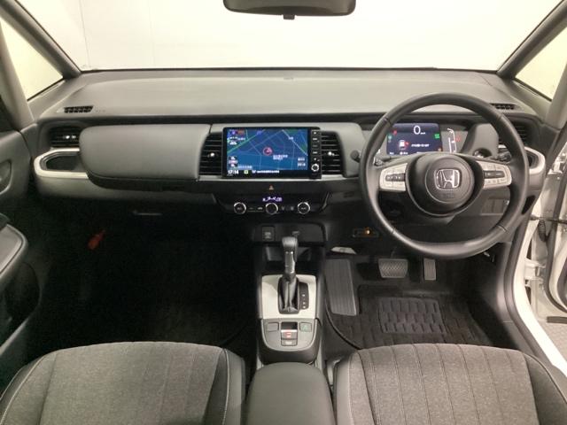 フィット e:HEVホーム ワンオーナー 中古スタッドレスタイヤ、純正メモリーナビ、ドライブレコーダー前後装着+ETC付 当社デモカー 前後誤発進抑制機能 クリソナ 助手席エアバッグ 運転席エアバッグ 1オナ LEDライト(7枚目)