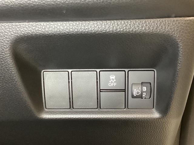 フィット e:HEVホーム ワンオーナー 中古スタッドレスタイヤ、純正メモリーナビ、ドライブレコーダー前後装着+ETC付 当社デモカー 前後誤発進抑制機能 クリソナ 助手席エアバッグ 運転席エアバッグ 1オナ LEDライト(16枚目)