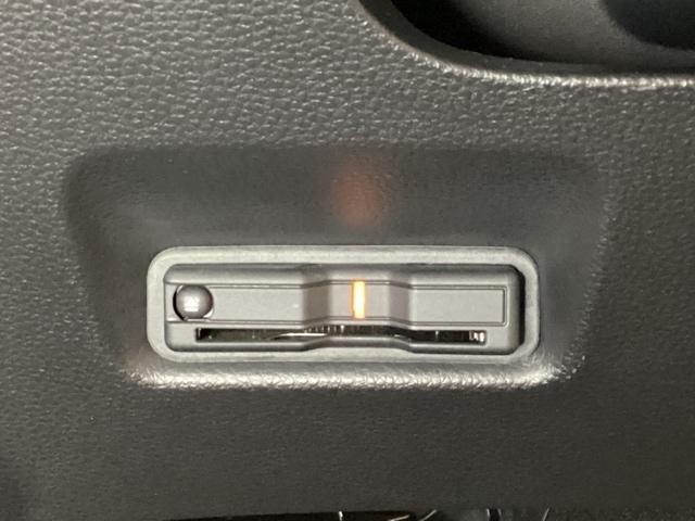 フィット e:HEVホーム ワンオーナー 中古スタッドレスタイヤ、純正メモリーナビ、ドライブレコーダー前後装着+ETC付 当社デモカー 前後誤発進抑制機能 クリソナ 助手席エアバッグ 運転席エアバッグ 1オナ LEDライト(17枚目)