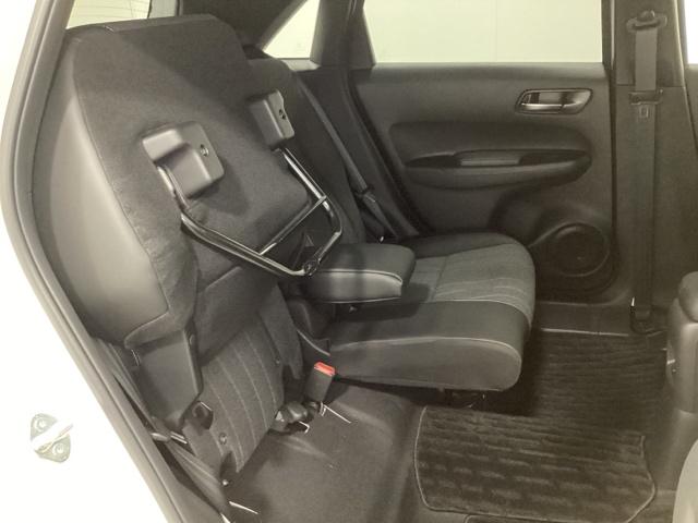 フィット e:HEVホーム ワンオーナー 中古スタッドレスタイヤ、純正メモリーナビ、ドライブレコーダー前後装着+ETC付 当社デモカー 前後誤発進抑制機能 クリソナ 助手席エアバッグ 運転席エアバッグ 1オナ LEDライト(23枚目)