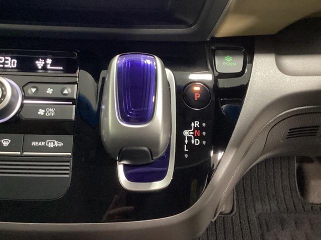 フリードハイブリッド ハイブリッド・Ｇホンダセンシング　６人乗り　ワンオーナー　フルセグＴＶ　ＤＶＤ再生　ＥＴＣ　光触媒抗菌消臭施工済　軽減ブレーキ　キーフリーシステム　１オ－ナ－　ＥＣＯＮ　後カメラ　Ａクルーズ　ＬＥＤヘッドランプ　横滑防止　３列シート（8枚目）