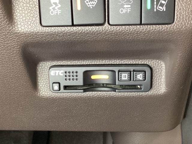 フリードハイブリッド ハイブリッド・Ｇホンダセンシング　６人乗り　ワンオーナー　フルセグＴＶ　ＤＶＤ再生　ＥＴＣ　光触媒抗菌消臭施工済　軽減ブレーキ　キーフリーシステム　１オ－ナ－　ＥＣＯＮ　後カメラ　Ａクルーズ　ＬＥＤヘッドランプ　横滑防止　３列シート（14枚目）