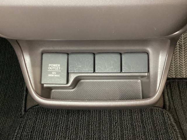 フリードハイブリッド ハイブリッド・Ｇホンダセンシング　６人乗り　ワンオーナー　フルセグＴＶ　ＤＶＤ再生　ＥＴＣ　光触媒抗菌消臭施工済　軽減ブレーキ　キーフリーシステム　１オ－ナ－　ＥＣＯＮ　後カメラ　Ａクルーズ　ＬＥＤヘッドランプ　横滑防止　３列シート（17枚目）