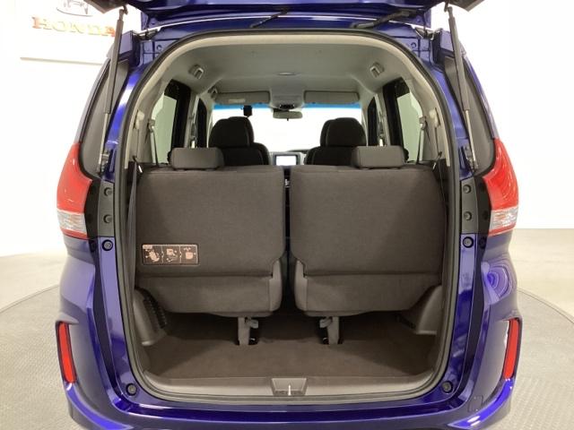 フリードハイブリッド ハイブリッド・Ｇホンダセンシング　６人乗り　ワンオーナー　フルセグＴＶ　ＤＶＤ再生　ＥＴＣ　光触媒抗菌消臭施工済　軽減ブレーキ　キーフリーシステム　１オ－ナ－　ＥＣＯＮ　後カメラ　Ａクルーズ　ＬＥＤヘッドランプ　横滑防止　３列シート（21枚目）