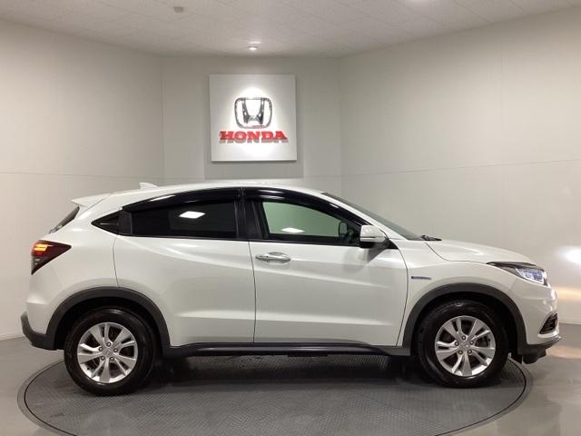 ヴェゼル ハイブリッドＸ・ホンダセンシング　ワンオーナー　前後ドライブレコーダー（社外）　シートヒーター　ＥＴＣ　フルセグＴＶ　ＤＶＤ再生　光触媒抗菌消臭施工済　シ－トヒ－タ－　横滑防止　Ｒカメラ　スマ－トキ－　クルコン　サイドエアバック（4枚目）