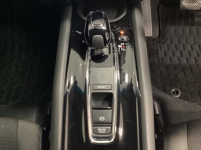 ヴェゼル ハイブリッドＸ・ホンダセンシング　ワンオーナー　前後ドライブレコーダー（社外）　シートヒーター　ＥＴＣ　フルセグＴＶ　ＤＶＤ再生　光触媒抗菌消臭施工済　シ－トヒ－タ－　横滑防止　Ｒカメラ　スマ－トキ－　クルコン　サイドエアバック（8枚目）