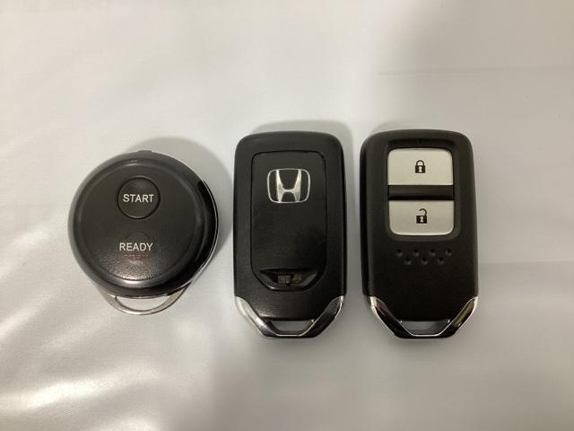 ヴェゼル ハイブリッドＸ・ホンダセンシング　ワンオーナー　前後ドライブレコーダー（社外）　シートヒーター　ＥＴＣ　フルセグＴＶ　ＤＶＤ再生　光触媒抗菌消臭施工済　シ－トヒ－タ－　横滑防止　Ｒカメラ　スマ－トキ－　クルコン　サイドエアバック（13枚目）