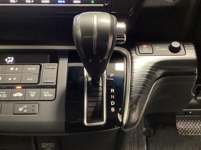 ステップワゴンスパーダ スパーダ・クールスピリット　光触媒抗菌消臭施工済　両電動スライドドア　シートＨ　追突軽減ブレーキ　スマキー　Ｂカメ　Ｗエアコン　フルセグテレビ　盗難防止システム　サイドエアバック　ナビＴＶ　アクティブクルーズコントロール　ＤＶＤ（8枚目）