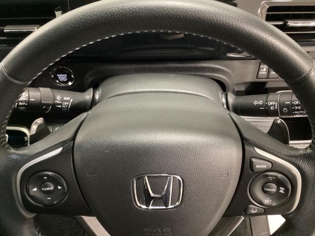 ステップワゴンスパーダ スパーダ・クールスピリット　光触媒抗菌消臭施工済　両電動スライドドア　シートＨ　追突軽減ブレーキ　スマキー　Ｂカメ　Ｗエアコン　フルセグテレビ　盗難防止システム　サイドエアバック　ナビＴＶ　アクティブクルーズコントロール　ＤＶＤ（13枚目）