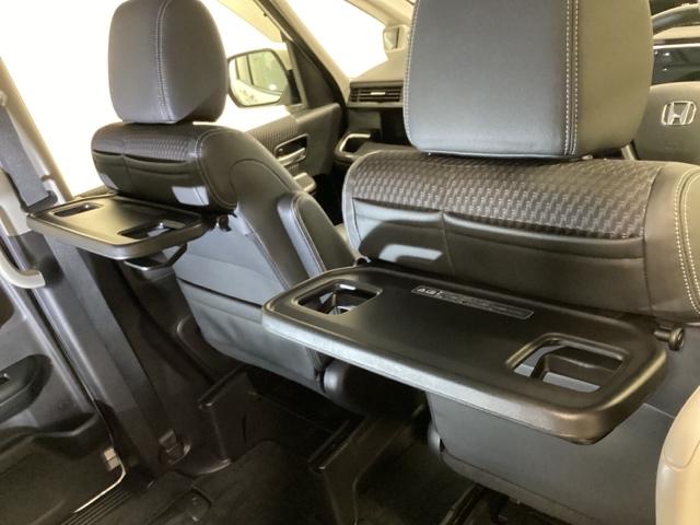 ステップワゴンスパーダ スパーダ・クールスピリット　光触媒抗菌消臭施工済　両電動スライドドア　シートＨ　追突軽減ブレーキ　スマキー　Ｂカメ　Ｗエアコン　フルセグテレビ　盗難防止システム　サイドエアバック　ナビＴＶ　アクティブクルーズコントロール　ＤＶＤ（23枚目）