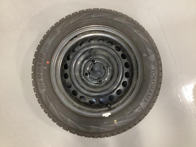 フィット ｅ：ＨＥＶホーム　ワンオーナー　中古スタッドレスタイヤ、純正メモリーナビ、ドライブレコーダー前後装着＋ＥＴＣ付　当社デモカー　前後誤発進抑制機能　クリソナ　助手席エアバッグ　運転席エアバッグ　１オナ　試乗車ＵＰ　ＡＢＳ（3枚目）