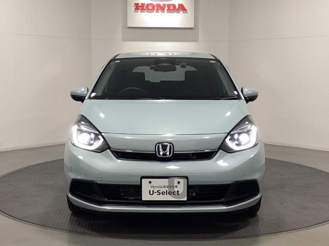 フィット ｅ：ＨＥＶホーム　ワンオーナー　中古スタッドレスタイヤ、純正メモリーナビ、ドライブレコーダー前後装着＋ＥＴＣ付　当社デモカー　前後誤発進抑制機能　クリソナ　助手席エアバッグ　運転席エアバッグ　１オナ　試乗車ＵＰ　ＡＢＳ（4枚目）