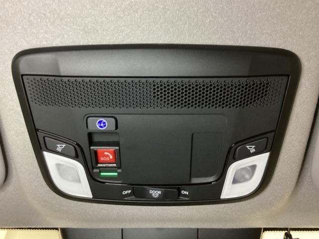 フィット ｅ：ＨＥＶホーム　ワンオーナー　中古スタッドレスタイヤ、純正メモリーナビ、ドライブレコーダー前後装着＋ＥＴＣ付　当社デモカー　前後誤発進抑制機能　クリソナ　助手席エアバッグ　運転席エアバッグ　１オナ　試乗車ＵＰ　ＡＢＳ（8枚目）