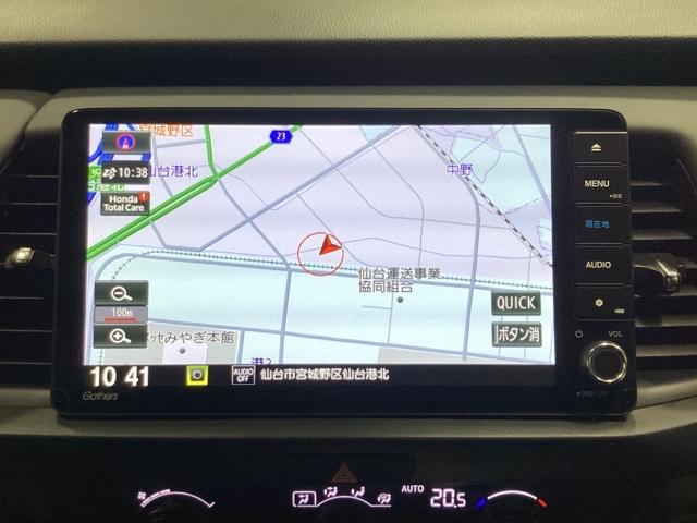 フィット ｅ：ＨＥＶホーム　ワンオーナー　中古スタッドレスタイヤ、純正メモリーナビ、ドライブレコーダー前後装着＋ＥＴＣ付　当社デモカー　前後誤発進抑制機能　クリソナ　助手席エアバッグ　運転席エアバッグ　１オナ　試乗車ＵＰ　ＡＢＳ（9枚目）