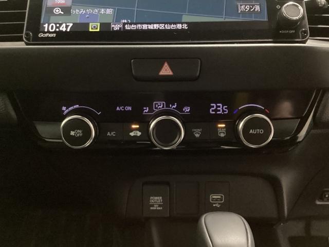 フィット ｅ：ＨＥＶホーム　ワンオーナー　中古スタッドレスタイヤ、純正メモリーナビ、ドライブレコーダー前後装着＋ＥＴＣ付　当社デモカー　前後誤発進抑制機能　クリソナ　助手席エアバッグ　運転席エアバッグ　１オナ　試乗車ＵＰ　ＡＢＳ（12枚目）