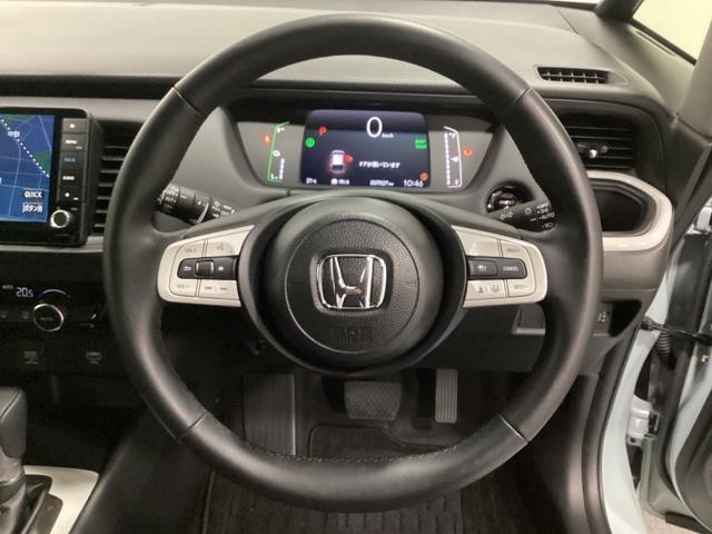 フィット ｅ：ＨＥＶホーム　ワンオーナー　中古スタッドレスタイヤ、純正メモリーナビ、ドライブレコーダー前後装着＋ＥＴＣ付　当社デモカー　前後誤発進抑制機能　クリソナ　助手席エアバッグ　運転席エアバッグ　１オナ　試乗車ＵＰ　ＡＢＳ（14枚目）