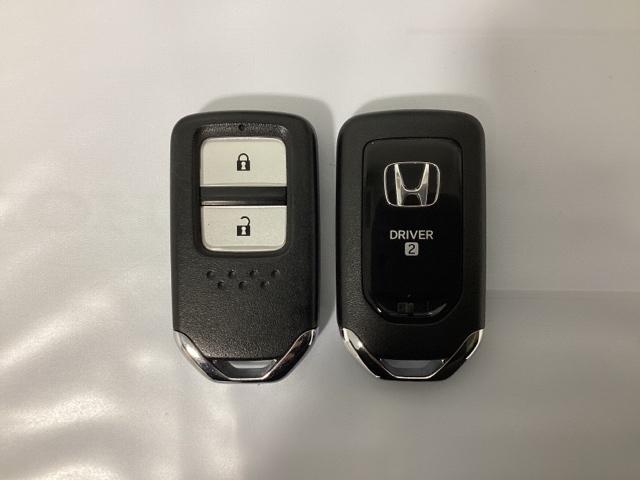 フィット ｅ：ＨＥＶホーム　ワンオーナー　中古スタッドレスタイヤ、純正メモリーナビ、ドライブレコーダー前後装着＋ＥＴＣ付　当社デモカー　前後誤発進抑制機能　クリソナ　助手席エアバッグ　運転席エアバッグ　１オナ　試乗車ＵＰ　ＡＢＳ（15枚目）