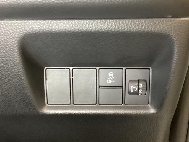 フィット ｅ：ＨＥＶホーム　ワンオーナー　中古スタッドレスタイヤ、純正メモリーナビ、ドライブレコーダー前後装着＋ＥＴＣ付　当社デモカー　前後誤発進抑制機能　クリソナ　助手席エアバッグ　運転席エアバッグ　１オナ　試乗車ＵＰ　ＡＢＳ（16枚目）