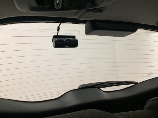 フィット ｅ：ＨＥＶホーム　ワンオーナー　中古スタッドレスタイヤ、純正メモリーナビ、ドライブレコーダー前後装着＋ＥＴＣ付　当社デモカー　前後誤発進抑制機能　クリソナ　助手席エアバッグ　運転席エアバッグ　１オナ　試乗車ＵＰ　ＡＢＳ（19枚目）