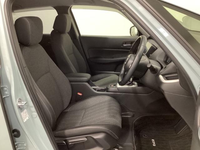 フィット ｅ：ＨＥＶホーム　ワンオーナー　中古スタッドレスタイヤ、純正メモリーナビ、ドライブレコーダー前後装着＋ＥＴＣ付　当社デモカー　前後誤発進抑制機能　クリソナ　助手席エアバッグ　運転席エアバッグ　１オナ　試乗車ＵＰ　ＡＢＳ（21枚目）