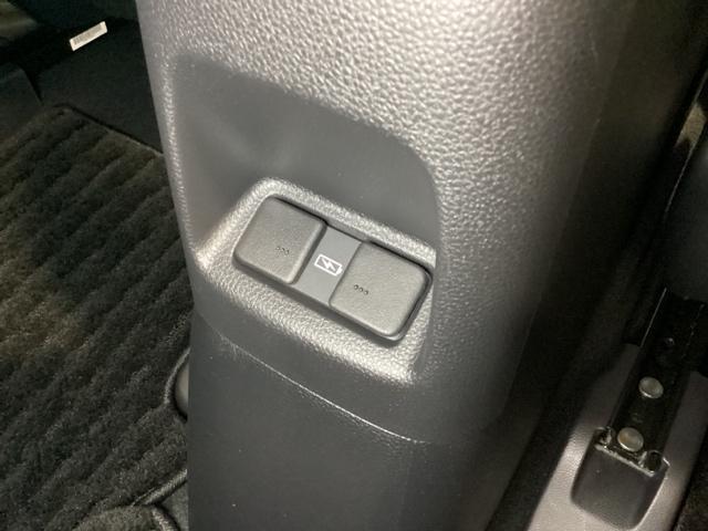 フィット ｅ：ＨＥＶホーム　ワンオーナー　中古スタッドレスタイヤ、純正メモリーナビ、ドライブレコーダー前後装着＋ＥＴＣ付　当社デモカー　前後誤発進抑制機能　クリソナ　助手席エアバッグ　運転席エアバッグ　１オナ　試乗車ＵＰ　ＡＢＳ（22枚目）