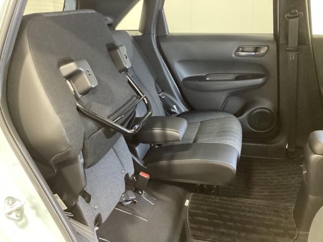 フィット ｅ：ＨＥＶホーム　ワンオーナー　中古スタッドレスタイヤ、純正メモリーナビ、ドライブレコーダー前後装着＋ＥＴＣ付　当社デモカー　前後誤発進抑制機能　クリソナ　助手席エアバッグ　運転席エアバッグ　１オナ　試乗車ＵＰ　ＡＢＳ（23枚目）