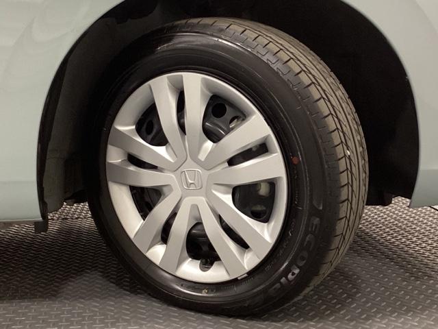 フィット ｅ：ＨＥＶホーム　ワンオーナー　中古スタッドレスタイヤ、純正メモリーナビ、ドライブレコーダー前後装着＋ＥＴＣ付　当社デモカー　前後誤発進抑制機能　クリソナ　助手席エアバッグ　運転席エアバッグ　１オナ　試乗車ＵＰ　ＡＢＳ（27枚目）