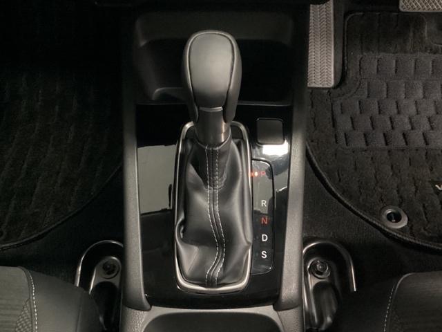 WR-V Z 中古スタッドレスタイヤ 純正メモリーナビ ドライブレコーダー前後装着+ETC付 当社デモカー ソナー 盗難防止装置 誤発進抑制 Rカメラ ワンオーナー USB ESC LEDライト ABS ドラレコ(11枚目)