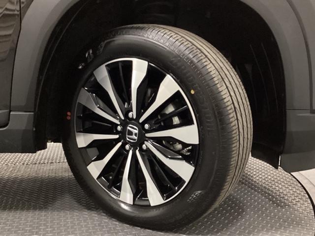 WR-V Z 中古スタッドレスタイヤ 純正メモリーナビ ドライブレコーダー前後装着+ETC付 当社デモカー ソナー 盗難防止装置 誤発進抑制 Rカメラ ワンオーナー USB ESC LEDライト ABS ドラレコ(28枚目)