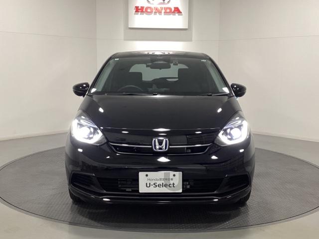 フィット ｅ：ＨＥＶホーム　中古スタッドレスタイヤ　純正メモリーナビ　バックカメラ　ドライブレコーダー前後装着＋ＥＴＣ付　当社デモカー　ＬＥＤヘッドライト　ＨｏｎｄａＣＯＮＮＥＣＴ搭載　前後誤発進抑制機能　助手席エアバッグ（4枚目）