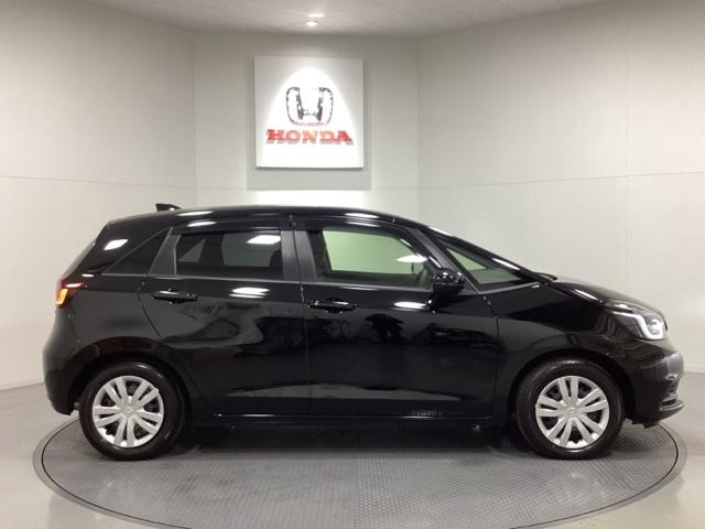 フィット ｅ：ＨＥＶホーム　中古スタッドレスタイヤ　純正メモリーナビ　バックカメラ　ドライブレコーダー前後装着＋ＥＴＣ付　当社デモカー　ＬＥＤヘッドライト　ＨｏｎｄａＣＯＮＮＥＣＴ搭載　前後誤発進抑制機能　助手席エアバッグ（6枚目）