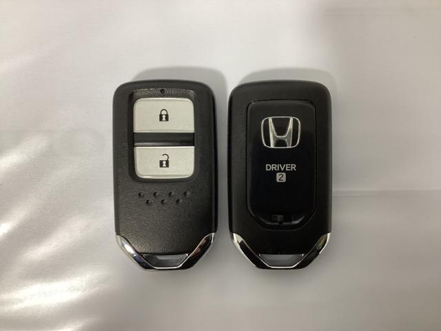 フィット ｅ：ＨＥＶホーム　中古スタッドレスタイヤ　純正メモリーナビ　バックカメラ　ドライブレコーダー前後装着＋ＥＴＣ付　当社デモカー　ＬＥＤヘッドライト　ＨｏｎｄａＣＯＮＮＥＣＴ搭載　前後誤発進抑制機能　助手席エアバッグ（15枚目）