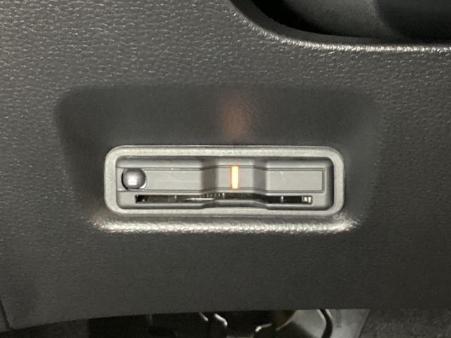 フィット ｅ：ＨＥＶホーム　中古スタッドレスタイヤ　純正メモリーナビ　バックカメラ　ドライブレコーダー前後装着＋ＥＴＣ付　当社デモカー　ＬＥＤヘッドライト　ＨｏｎｄａＣＯＮＮＥＣＴ搭載　前後誤発進抑制機能　助手席エアバッグ（17枚目）