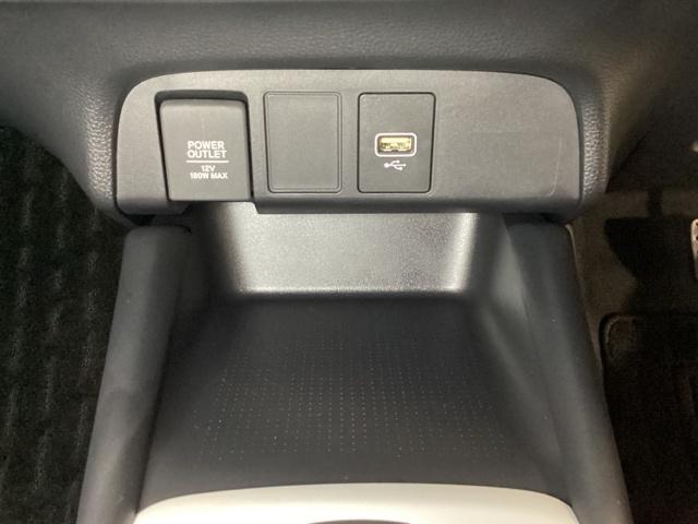 フィット ｅ：ＨＥＶホーム　中古スタッドレスタイヤ　純正メモリーナビ　バックカメラ　ドライブレコーダー前後装着＋ＥＴＣ付　当社デモカー　ＬＥＤヘッドライト　ＨｏｎｄａＣＯＮＮＥＣＴ搭載　前後誤発進抑制機能　助手席エアバッグ（20枚目）