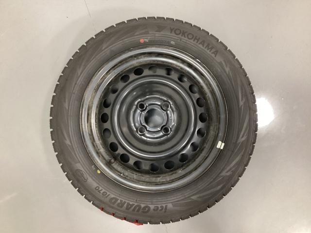 フィット ｅ：ＨＥＶホーム　中古スタッドレスタイヤ　純正メモリーナビ　バックカメラ　ドライブレコーダー前後装着＋ＥＴＣ付　当社デモカー　ＬＥＤヘッドライト　ＨｏｎｄａＣＯＮＮＥＣＴ搭載　前後誤発進抑制機能　クリソナ　１オナ（3枚目）