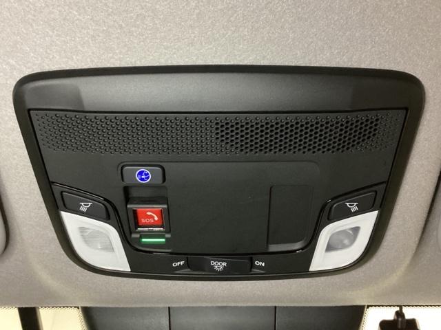 フィット ｅ：ＨＥＶホーム　中古スタッドレスタイヤ　純正メモリーナビ　バックカメラ　ドライブレコーダー前後装着＋ＥＴＣ付　当社デモカー　ＬＥＤヘッドライト　ＨｏｎｄａＣＯＮＮＥＣＴ搭載　前後誤発進抑制機能　クリソナ　１オナ（8枚目）